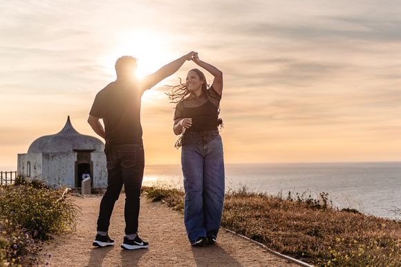 Thawanna e Moises - Save the Date  - Ensaio de Casal na Serra da Arrábida - Fotografia por Adriane Palma