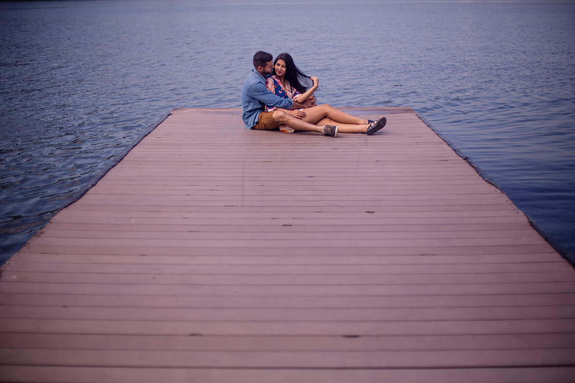 Raquel e Junior em momento de muito carinho, na Lagoa Rodrigues de Freitas, na Zona Sul do Rio de Janeiro